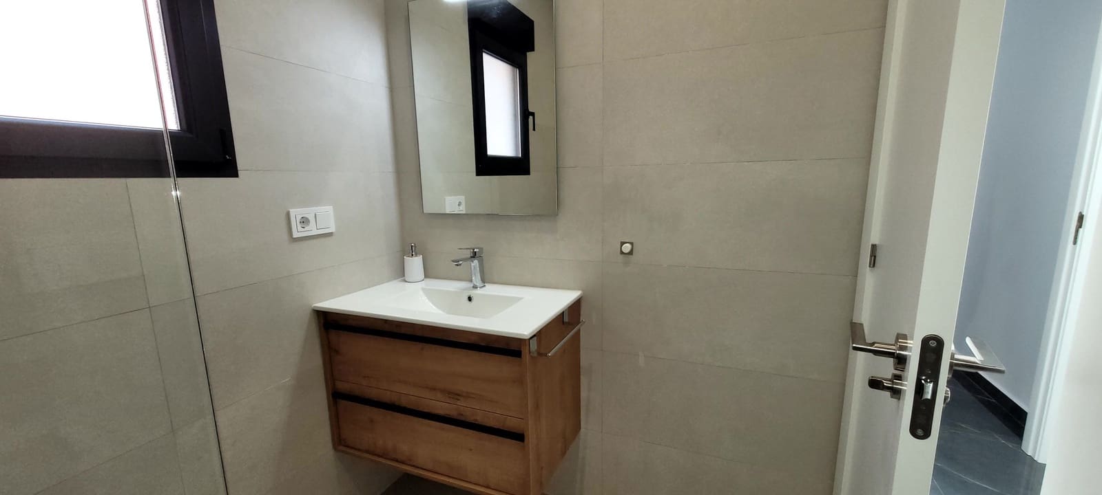 3 slaapkamer Villa voor vakantieverhuur in Benijofar met zwembad garage - € 980 (Ref: 9771855)