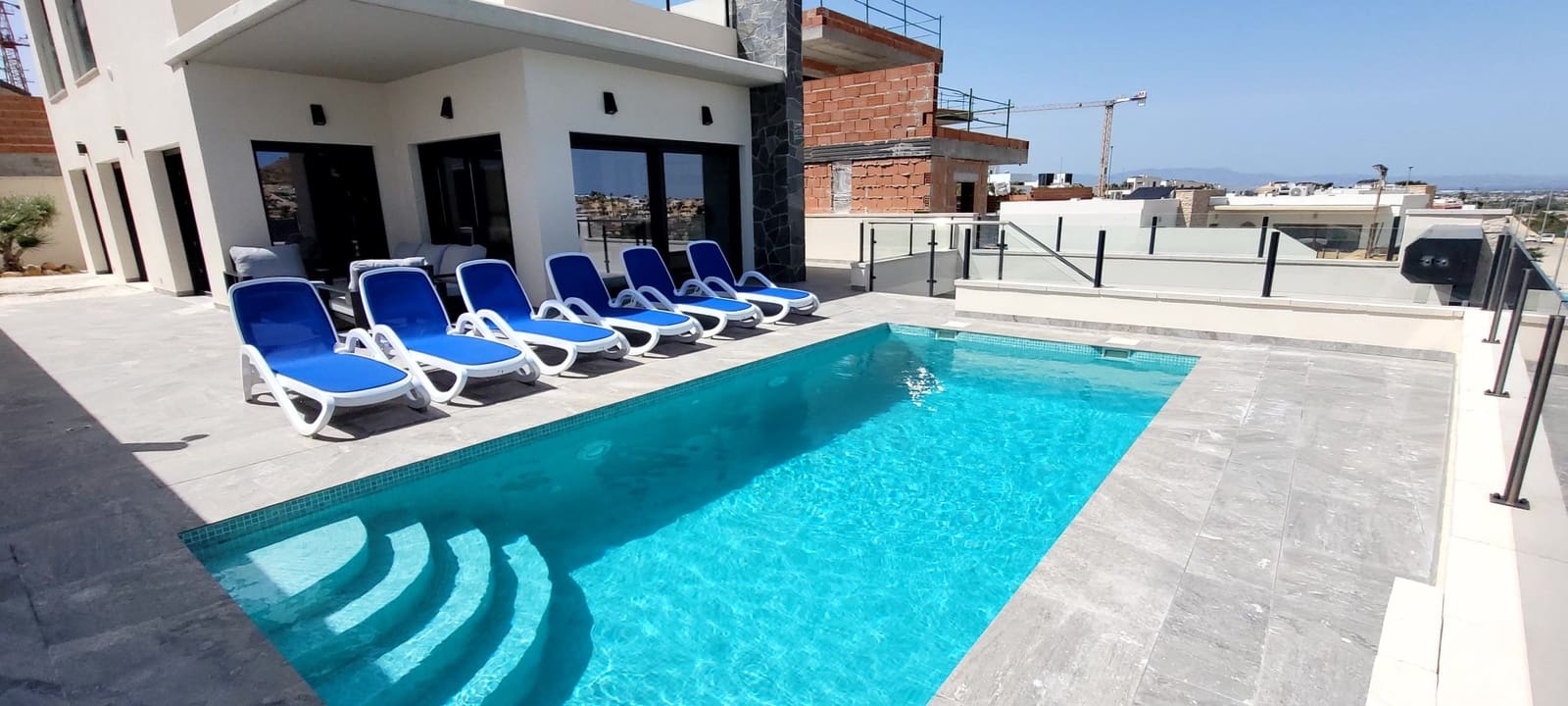 3 slaapkamer Villa voor vakantieverhuur in Benijofar met zwembad garage - € 980 (Ref: 9771855)