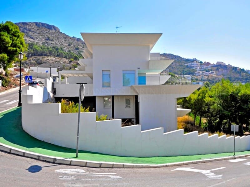 4 bedroom Villa for sale in Altea la Vella - € 1,250,000 (Ref: 9794436)