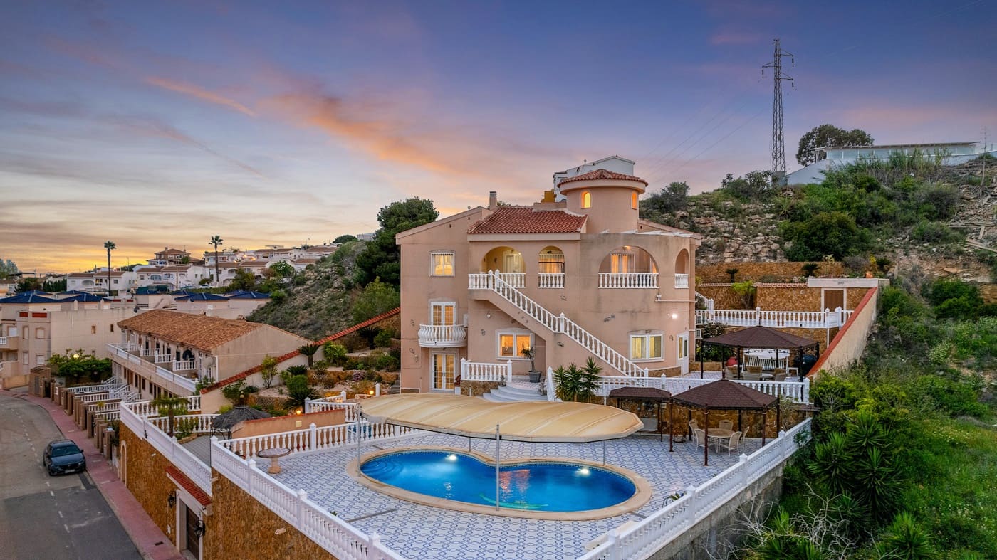 Chalet de 7 habitaciones en Ciudad Quesada en venta con piscina - 690.000 € (Ref: 9826387)