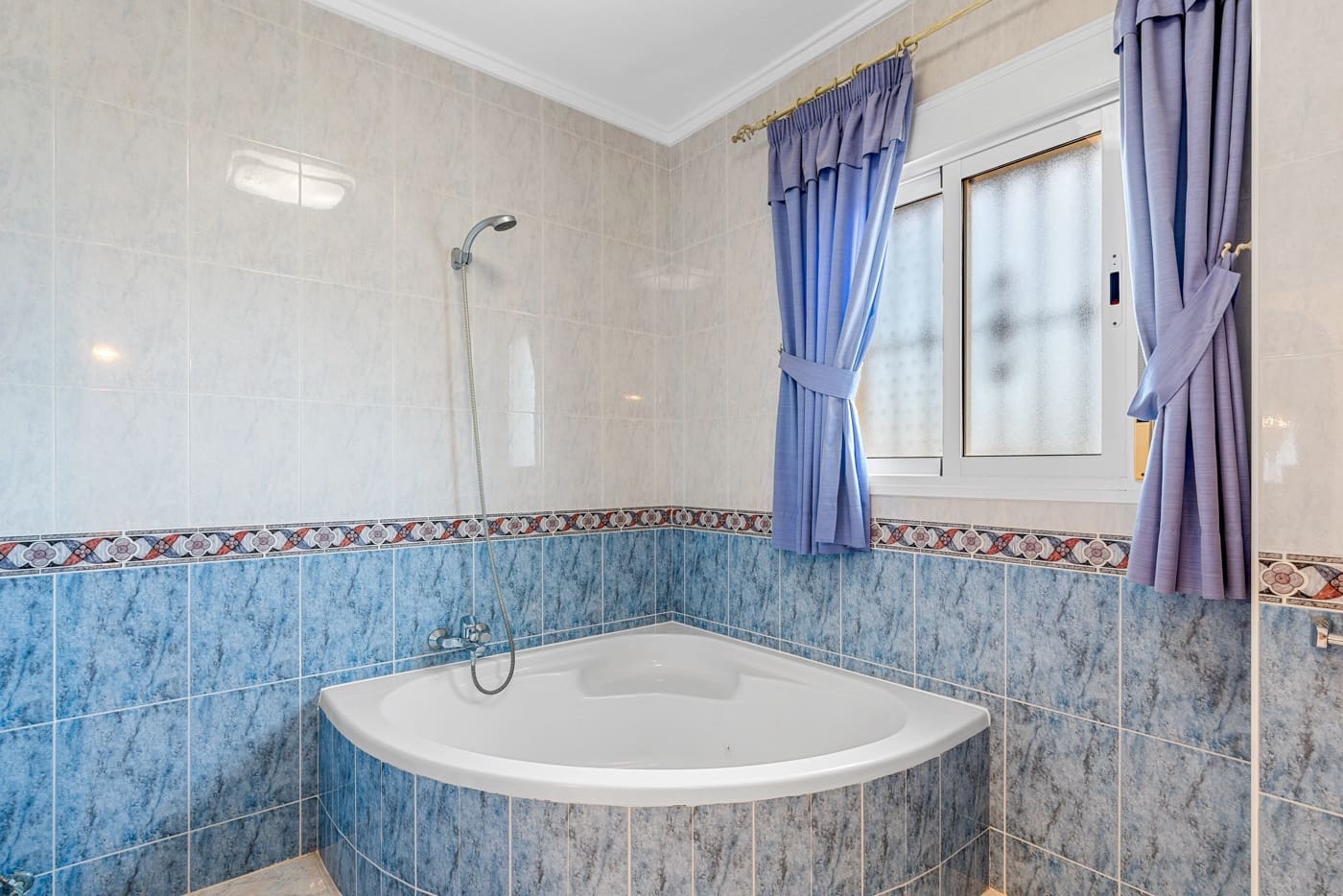 Chalet de 7 habitaciones en Ciudad Quesada en venta con piscina - 690.000 € (Ref: 9826387)
