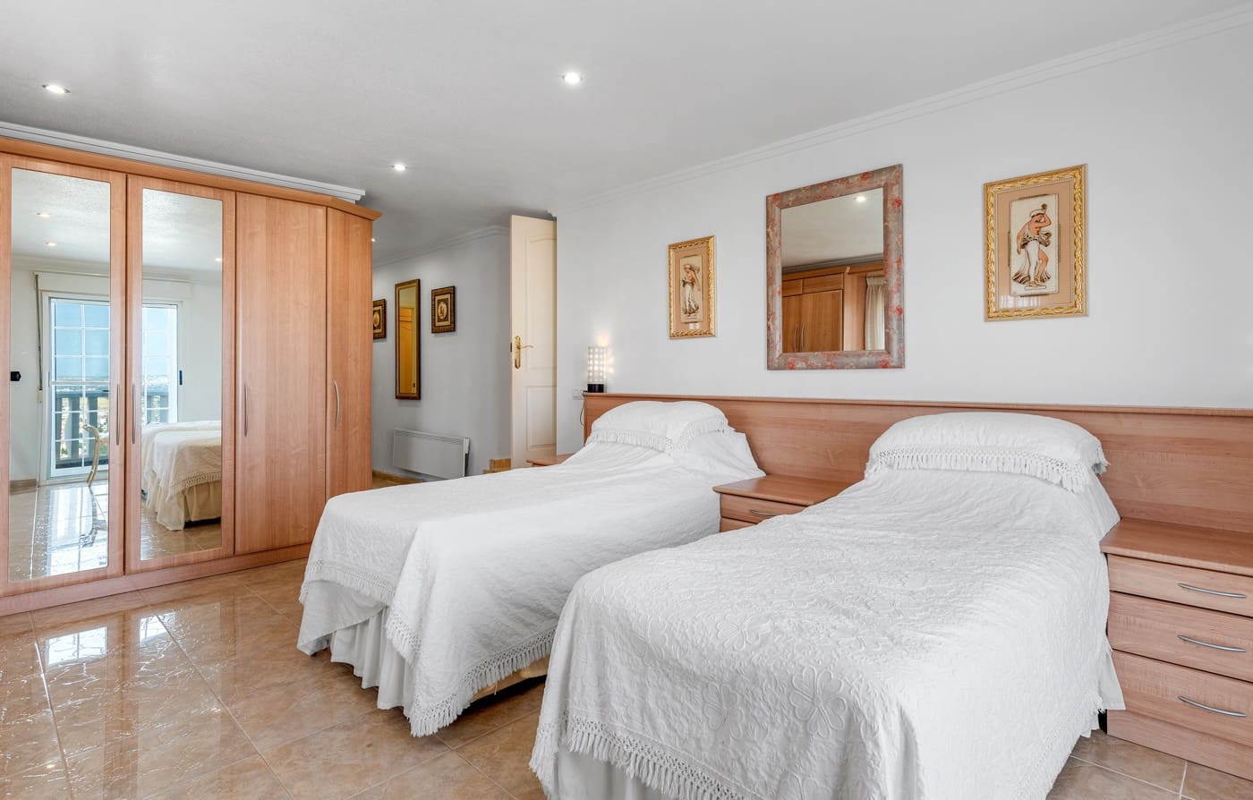 Chalet de 7 habitaciones en Ciudad Quesada en venta con piscina - 690.000 € (Ref: 9826387)