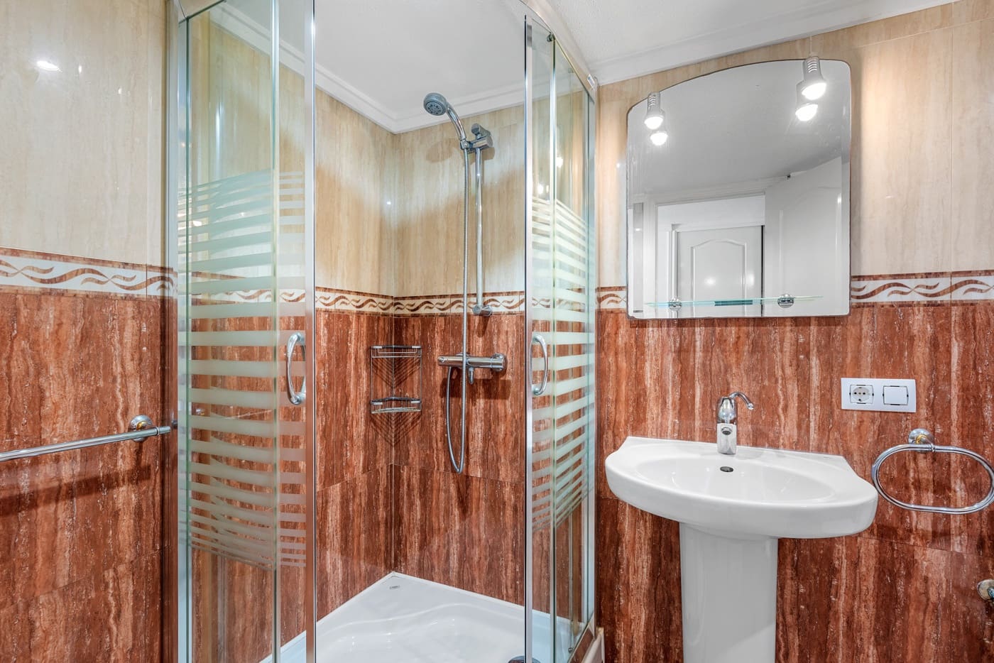 Chalet de 7 habitaciones en Ciudad Quesada en venta con piscina - 690.000 € (Ref: 9826387)