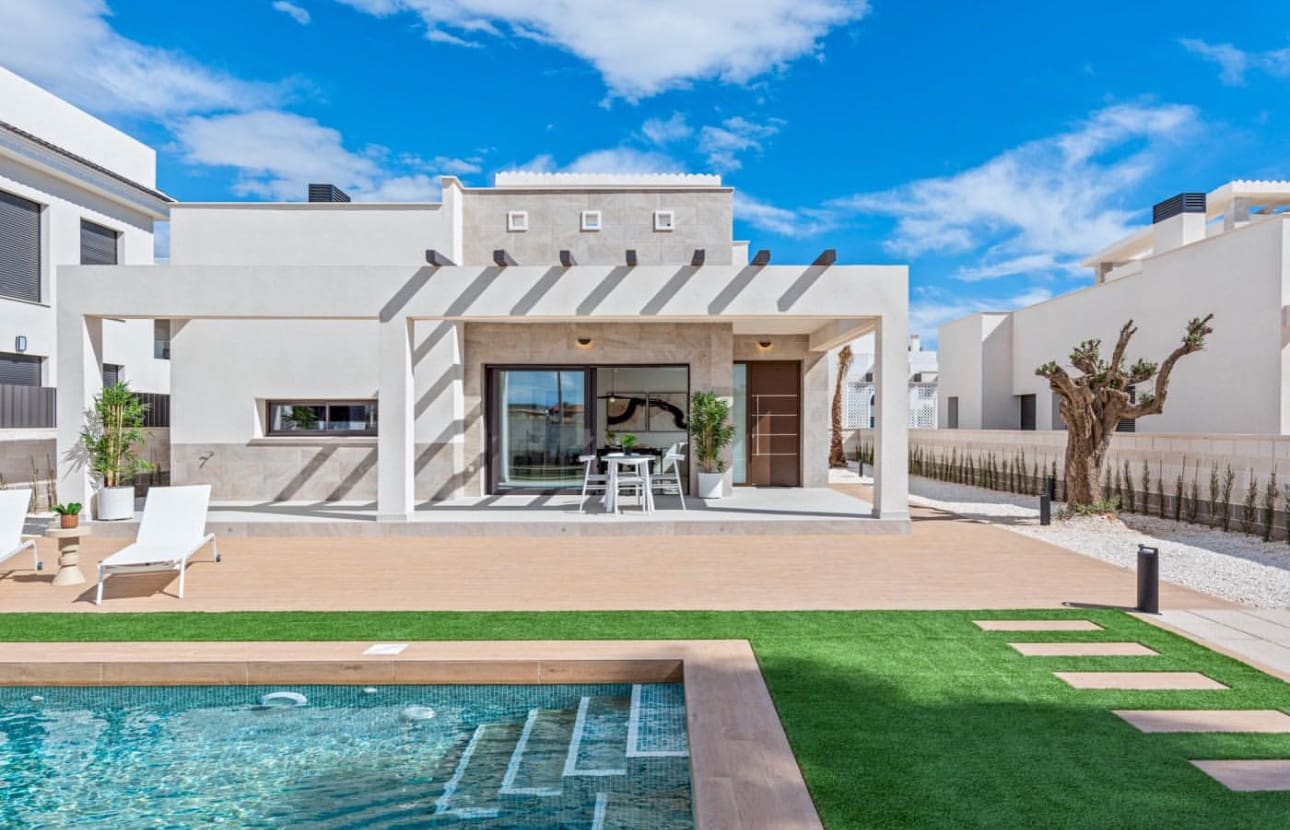 Chalet de 3 habitaciones en Doña Pepa en venta - 850.000 € (Ref: 9826400)