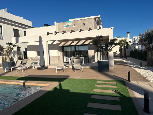 Chalet de 3 habitaciones en Doña Pepa, Rojales en venta - 850.000 € (Ref: 9826400)