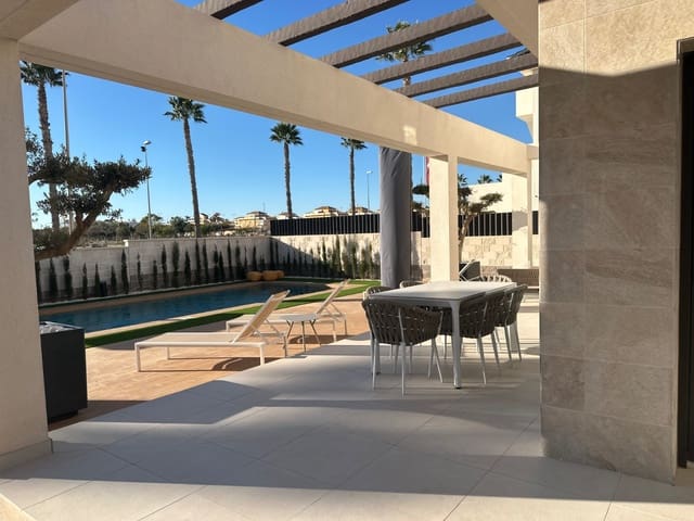 Chalet de 3 habitaciones en Doña Pepa, Rojales en venta - 850.000 € (Ref: 9826400)