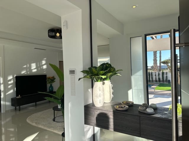 Chalet de 3 habitaciones en Doña Pepa, Rojales en venta - 850.000 € (Ref: 9826400)