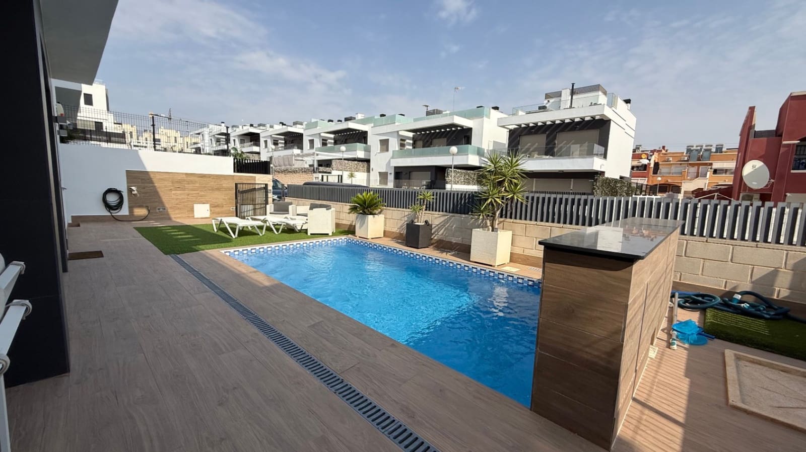Chalet de 4 habitaciones en Orihuela Costa en venta - 490.000 € (Ref: 9826419)
