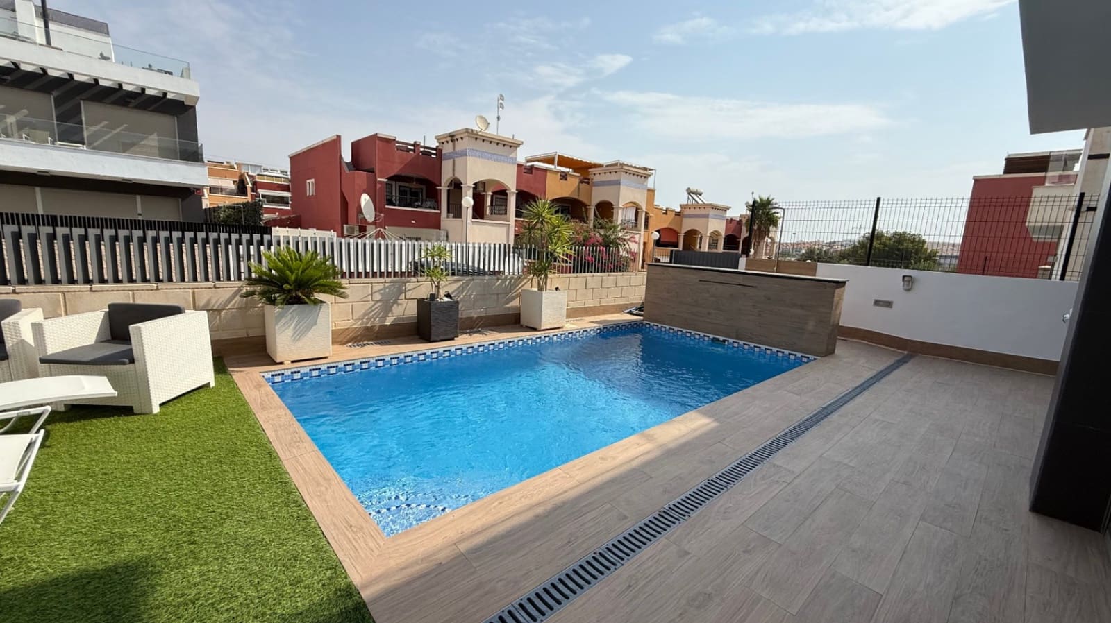 Chalet de 4 habitaciones en Orihuela Costa en venta - 490.000 € (Ref: 9826419)