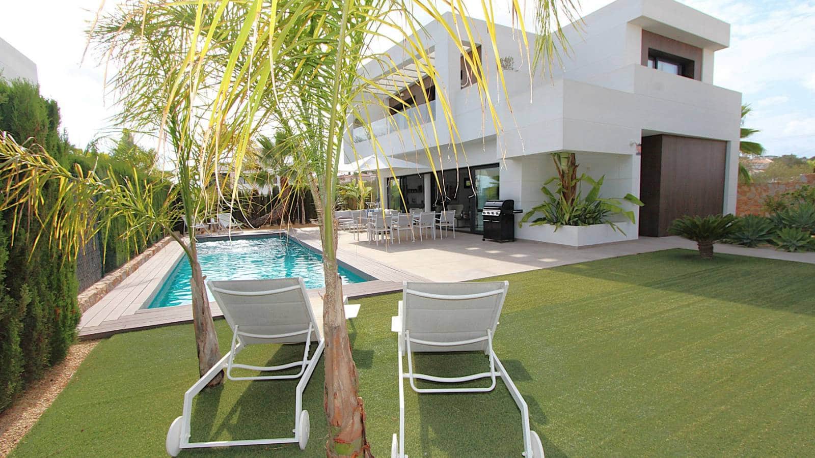 3 bedroom Villa for sale in Ciudad Quesada with pool - € 750,000 (Ref: 9826445)