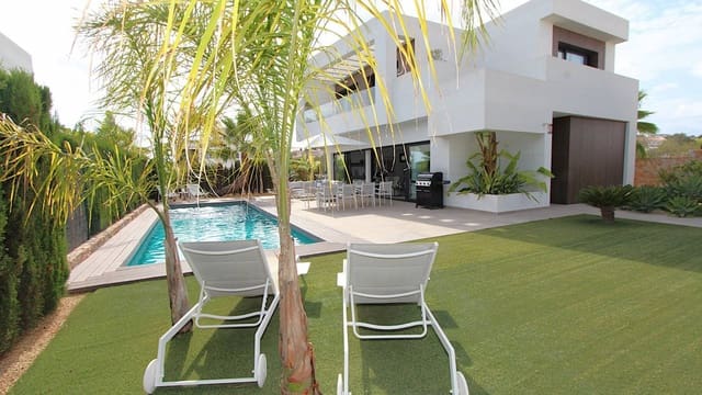 3 bedroom Villa for sale in Ciudad Quesada, Rojales with pool - € 750,000 (Ref: 9826445)