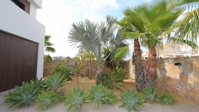 3 bedroom Villa for sale in Ciudad Quesada, Rojales with pool - € 750,000 (Ref: 9826445)
