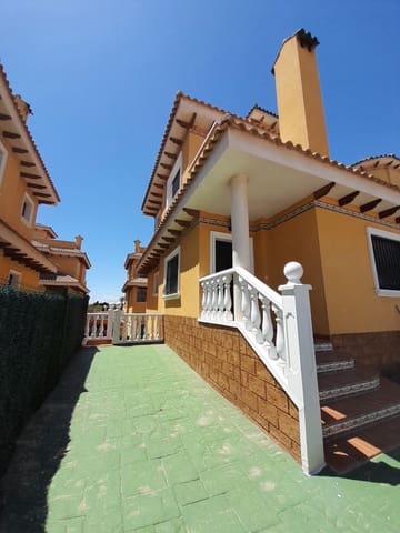 Chalet de 3 habitaciones en Ciudad Quesada, Rojales en venta con piscina - 295.000 € (Ref: 9826448)