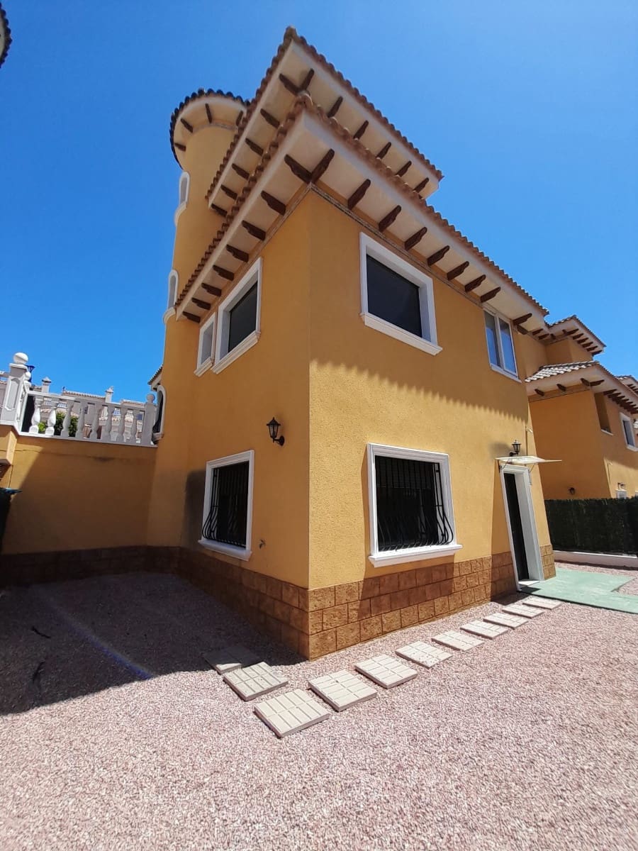Chalet de 3 habitaciones en Ciudad Quesada en venta con piscina - 295.000 € (Ref: 9826448)