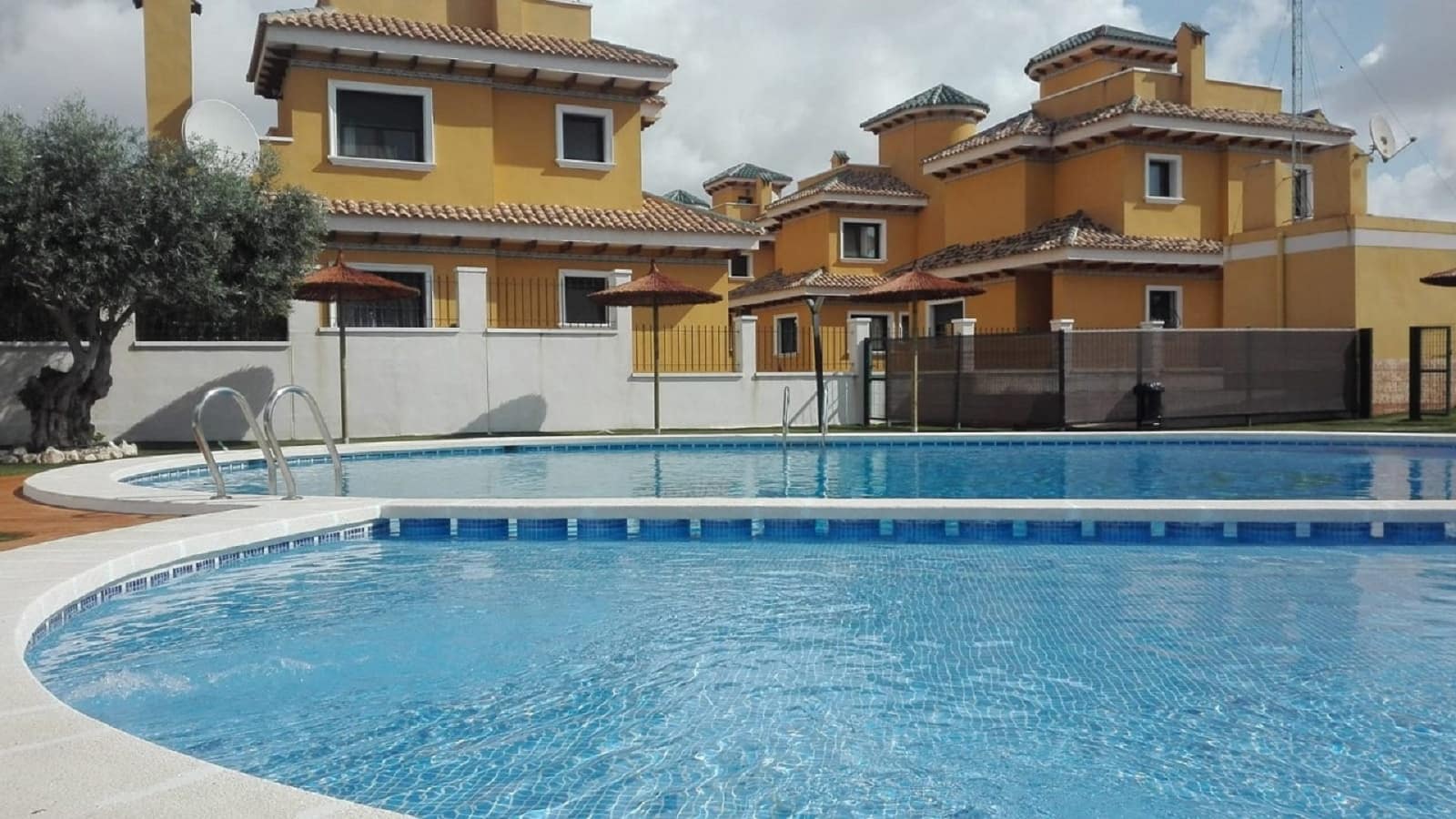 Chalet de 3 habitaciones en Ciudad Quesada en venta con piscina - 295.000 € (Ref: 9826448)