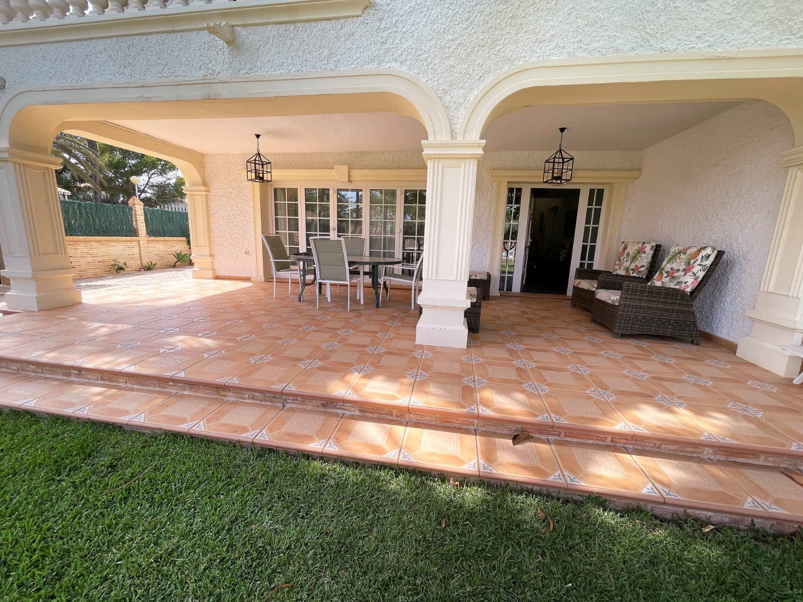 8 bedroom Villa for sale in Cabo Roig - € 1,490,000 (Ref: 9826452)