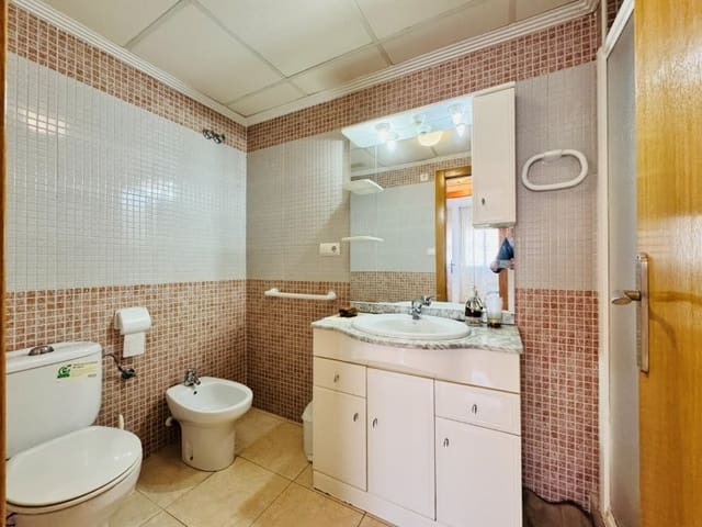 Apartamento de 2 habitaciones en Nueva Torrevieja, Torrevieja en venta con piscina - 179.000 € (Ref: 9826472)