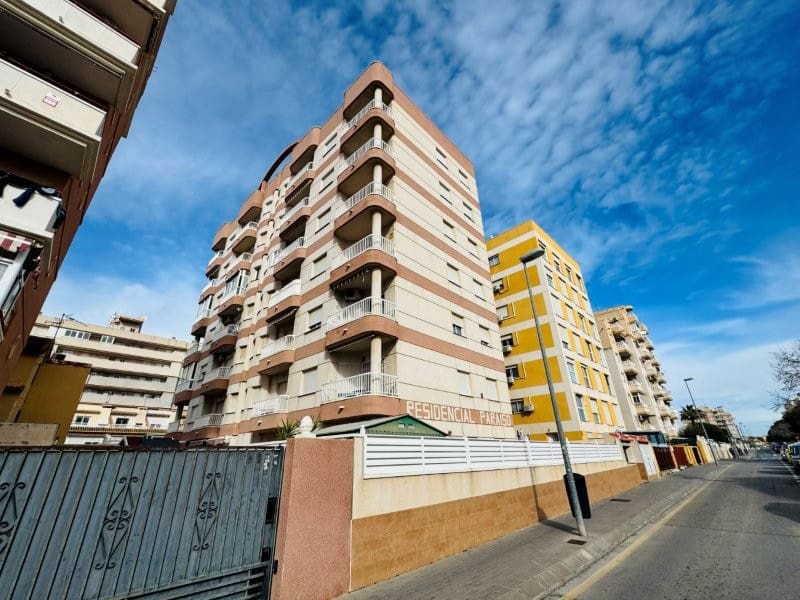2 chambre Appartement à vendre à Torrevieja avec piscine - 179 000 € (Ref: 9826472)