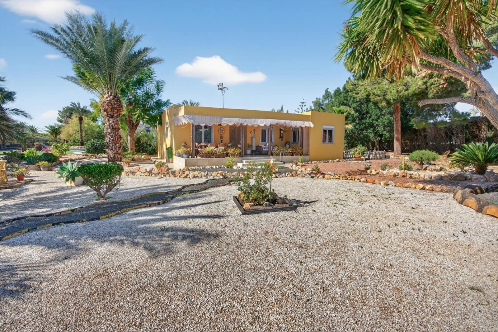 5 bedroom Villa for sale in Santa Pola - € 749,000 (Ref: 9826481)