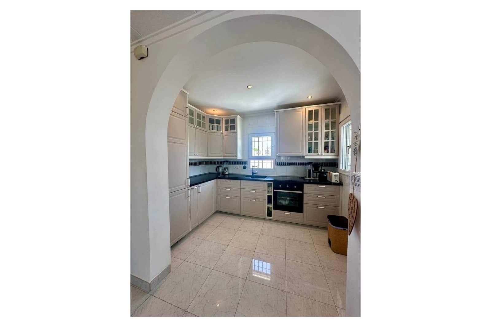 3 slaapkamer Villa te koop in Torrevieja met zwembad - € 645.000 (Ref: 9826488)
