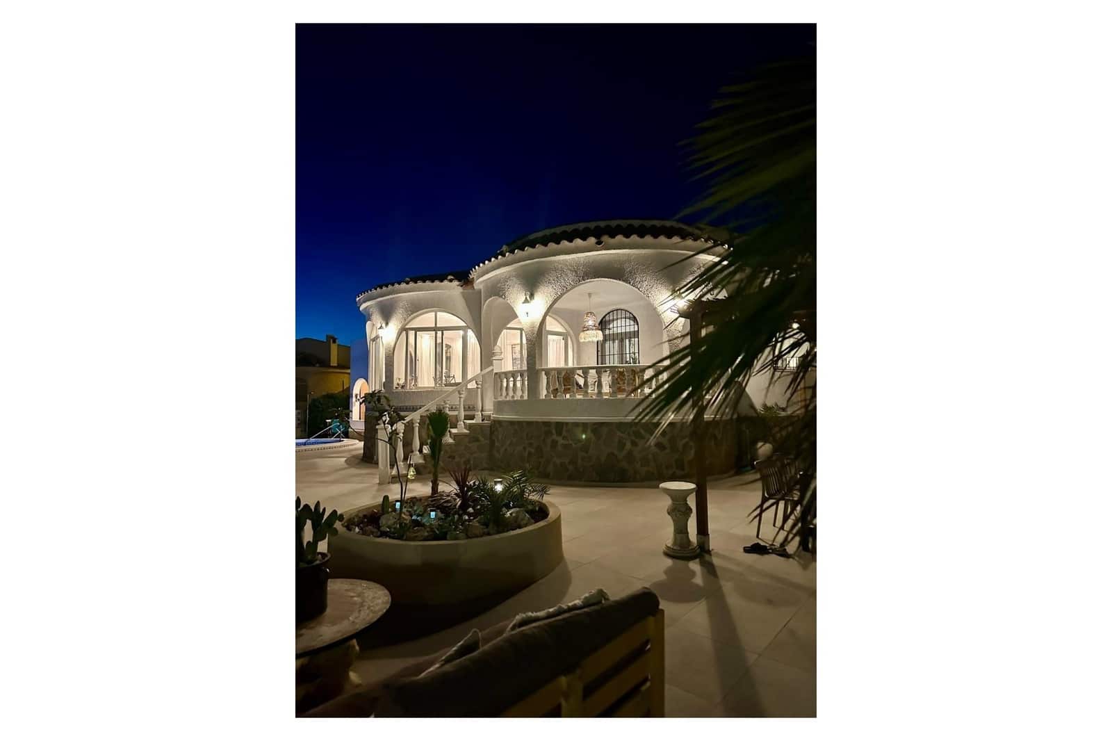 3 slaapkamer Villa te koop in Torrevieja met zwembad - € 645.000 (Ref: 9826488)