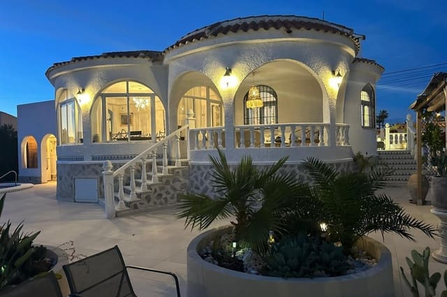 3 soveværelse Villa til salg i El Chaparral, Torrevieja med swimmingpool - € 645.000 (Ref: 9826488)