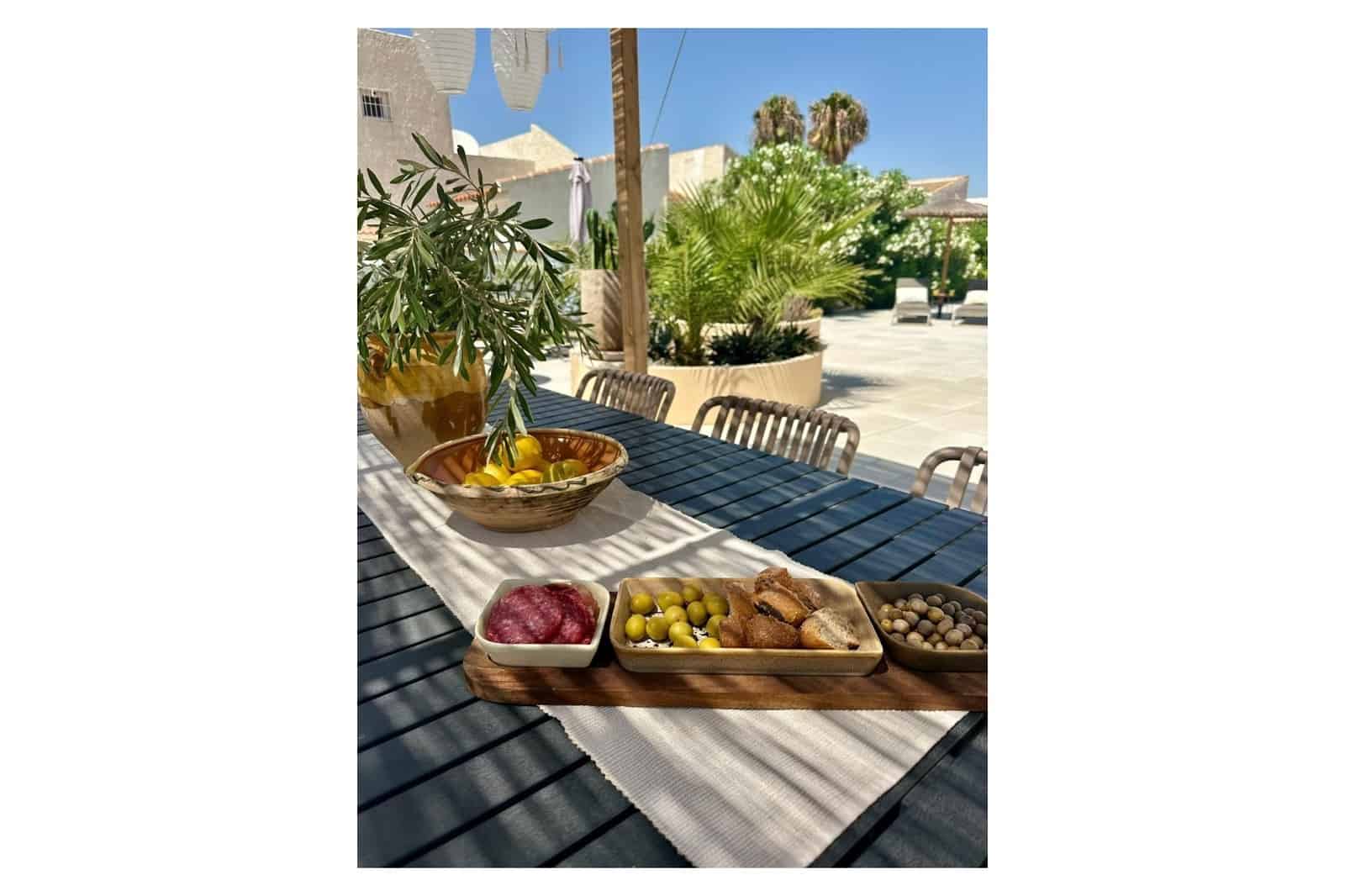 3 slaapkamer Villa te koop in Torrevieja met zwembad - € 645.000 (Ref: 9826488)