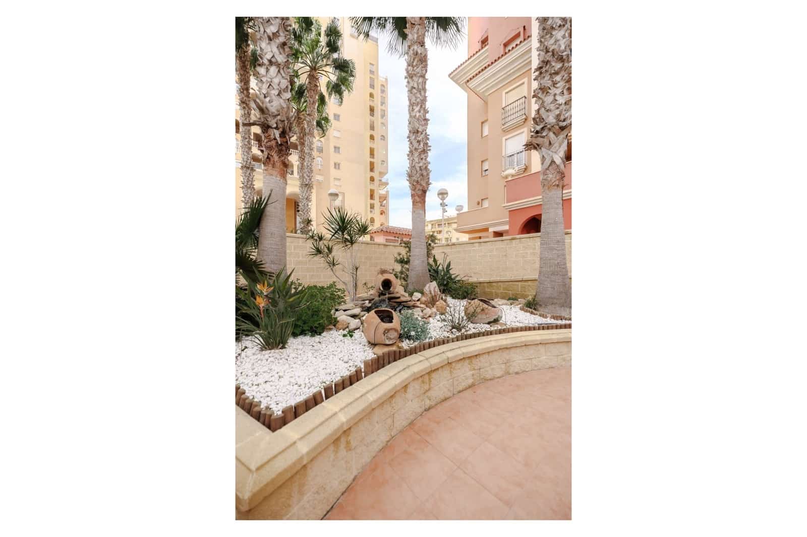 2 sypialnia Apartament na sprzedaż w Torrevieja z basenem - 225 000 € (Ref: 9826494)