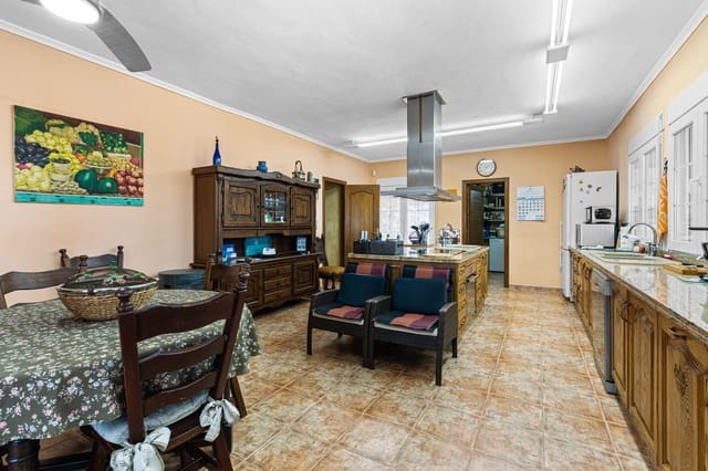 8 bedroom Villa for sale in El Altet, Elche / Elx - € 679,000 (Ref: 9826495)