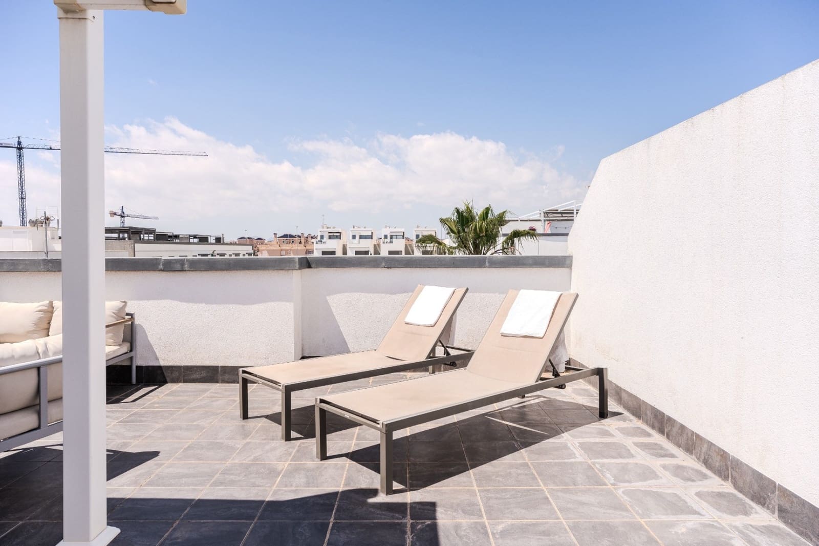 Ático de 2 habitaciones en Torre de la Horadada en venta - 229.000 € (Ref: 9826496)