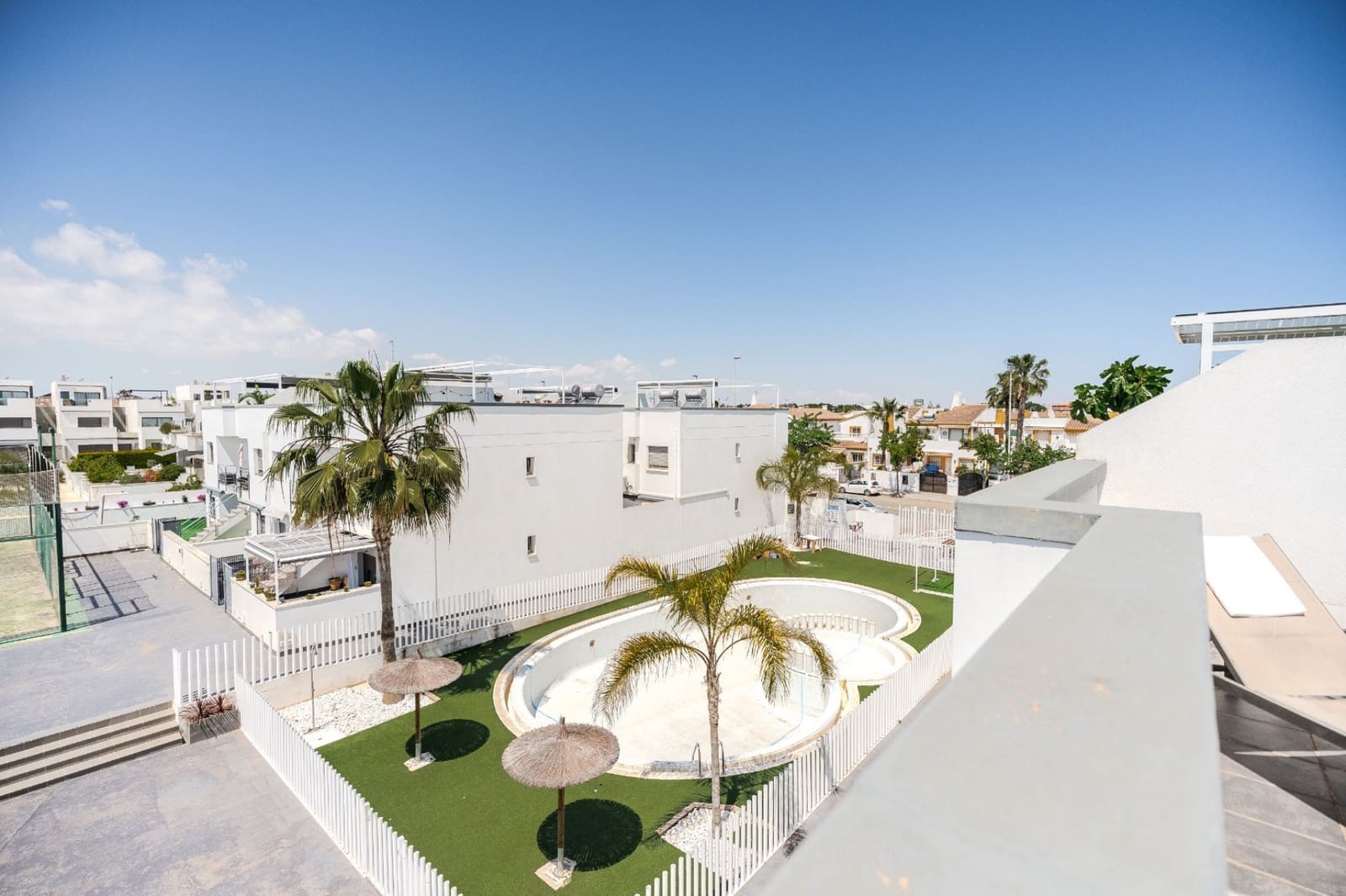 Ático de 2 habitaciones en Torre de la Horadada en venta - 229.000 € (Ref: 9826496)
