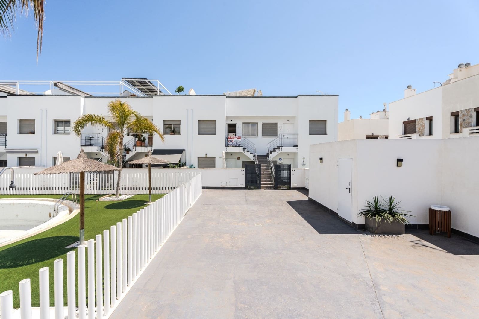 Ático de 2 habitaciones en Torre de la Horadada en venta - 229.000 € (Ref: 9826496)