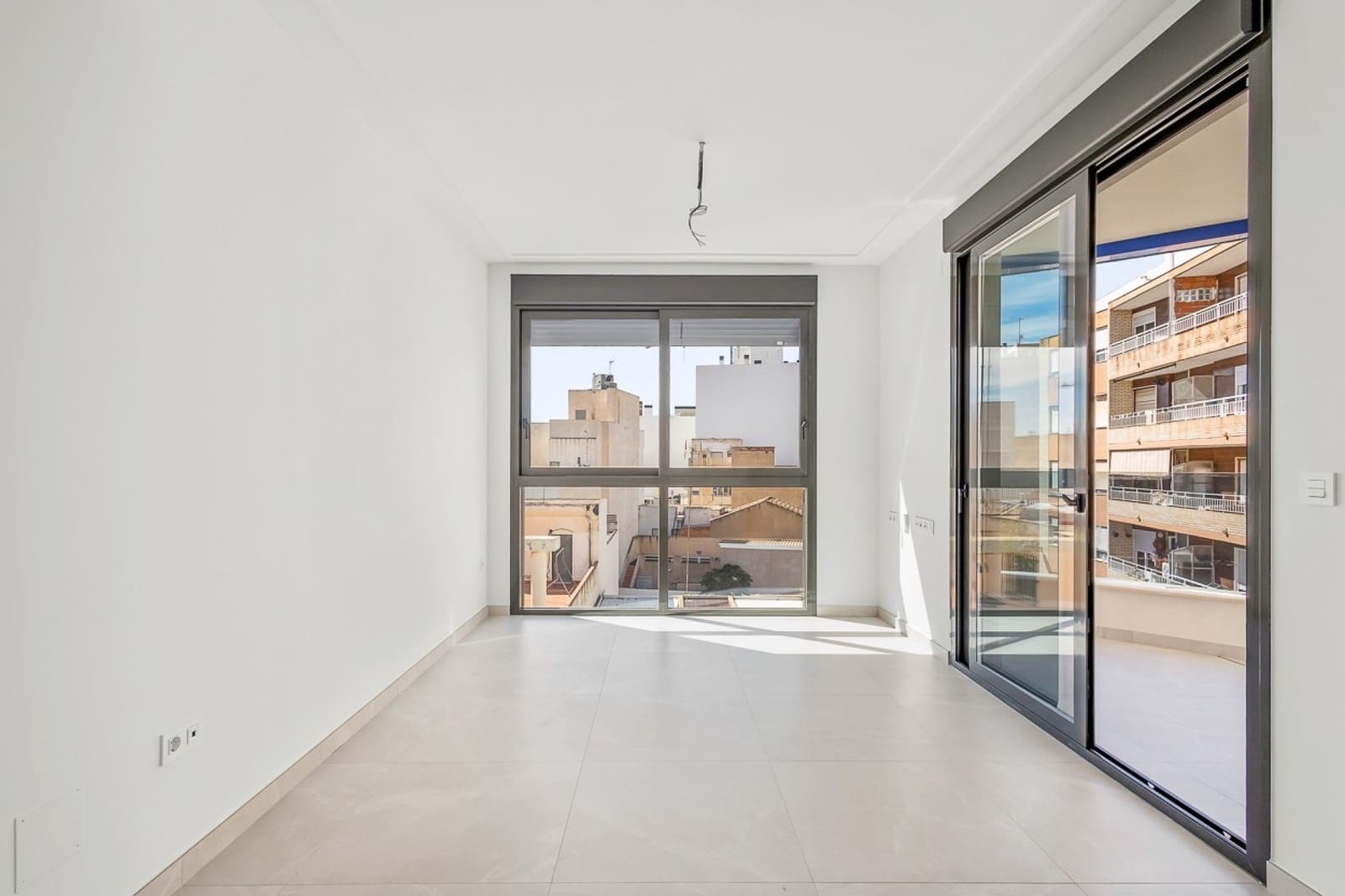 2 sypialnia Apartament na sprzedaż w Torrevieja z basenem - 319 900 € (Ref: 9826497)