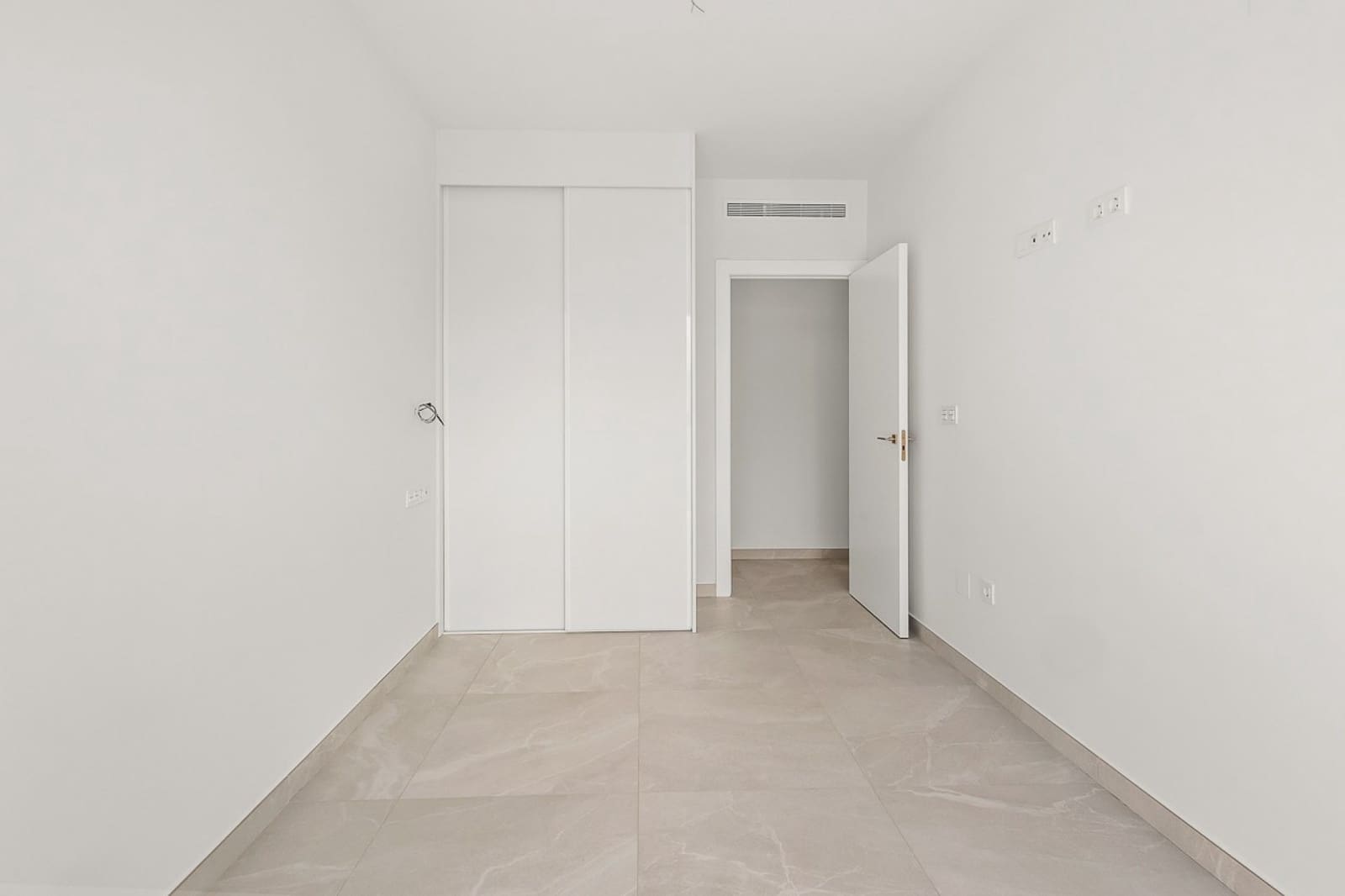 2 sypialnia Apartament na sprzedaż w Torrevieja z basenem - 319 900 € (Ref: 9826497)