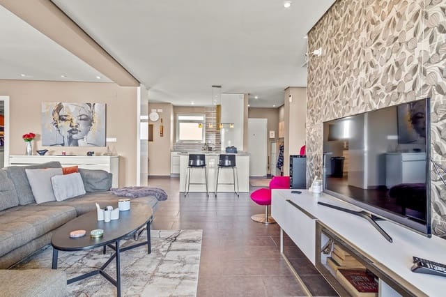 4 bedroom Penthouse for sale in Villamartin, Orihuela with pool - € 549,000 (Ref: 9826502)