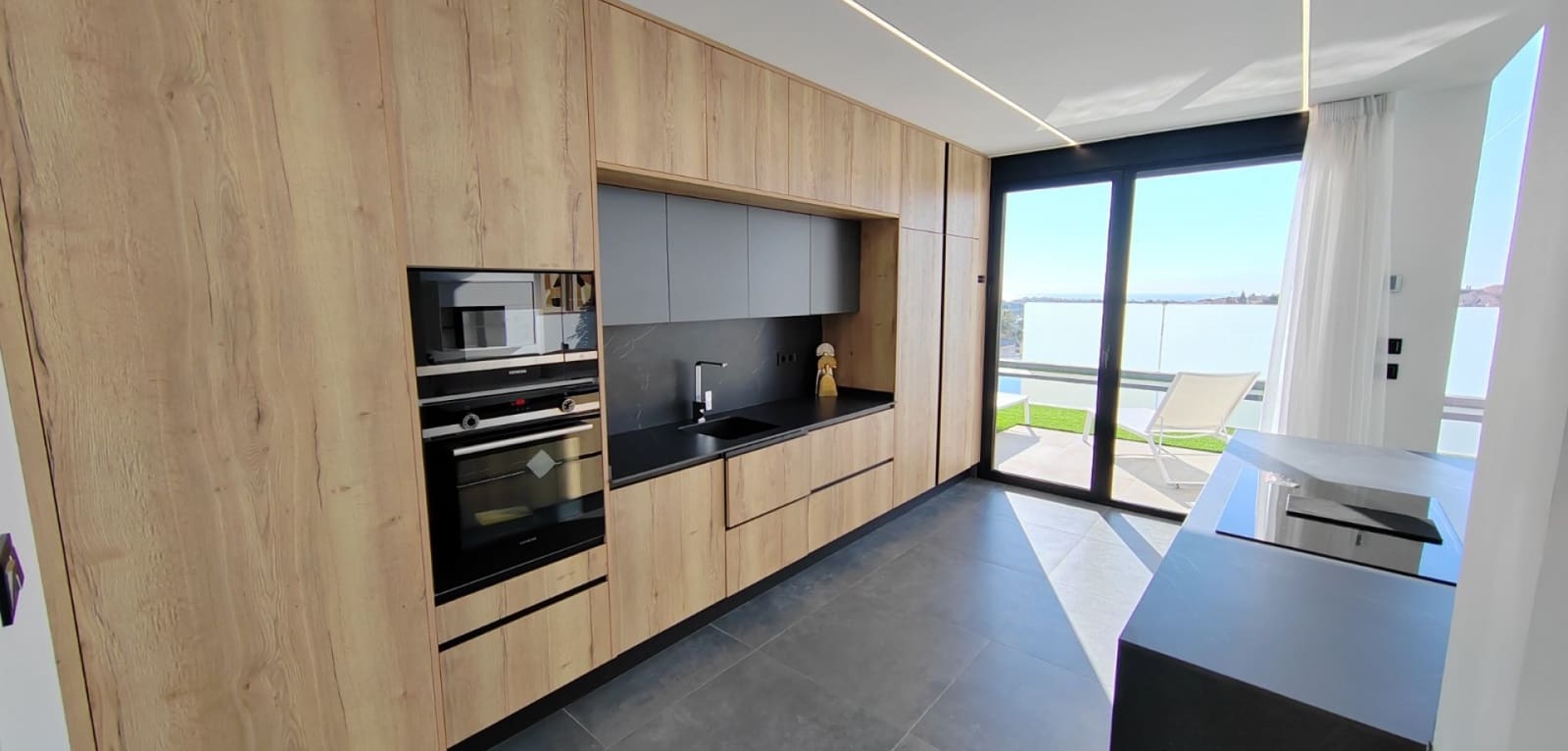 Chalet de 3 habitaciones en Torrevieja en venta - 750.000 € (Ref: 9826524)