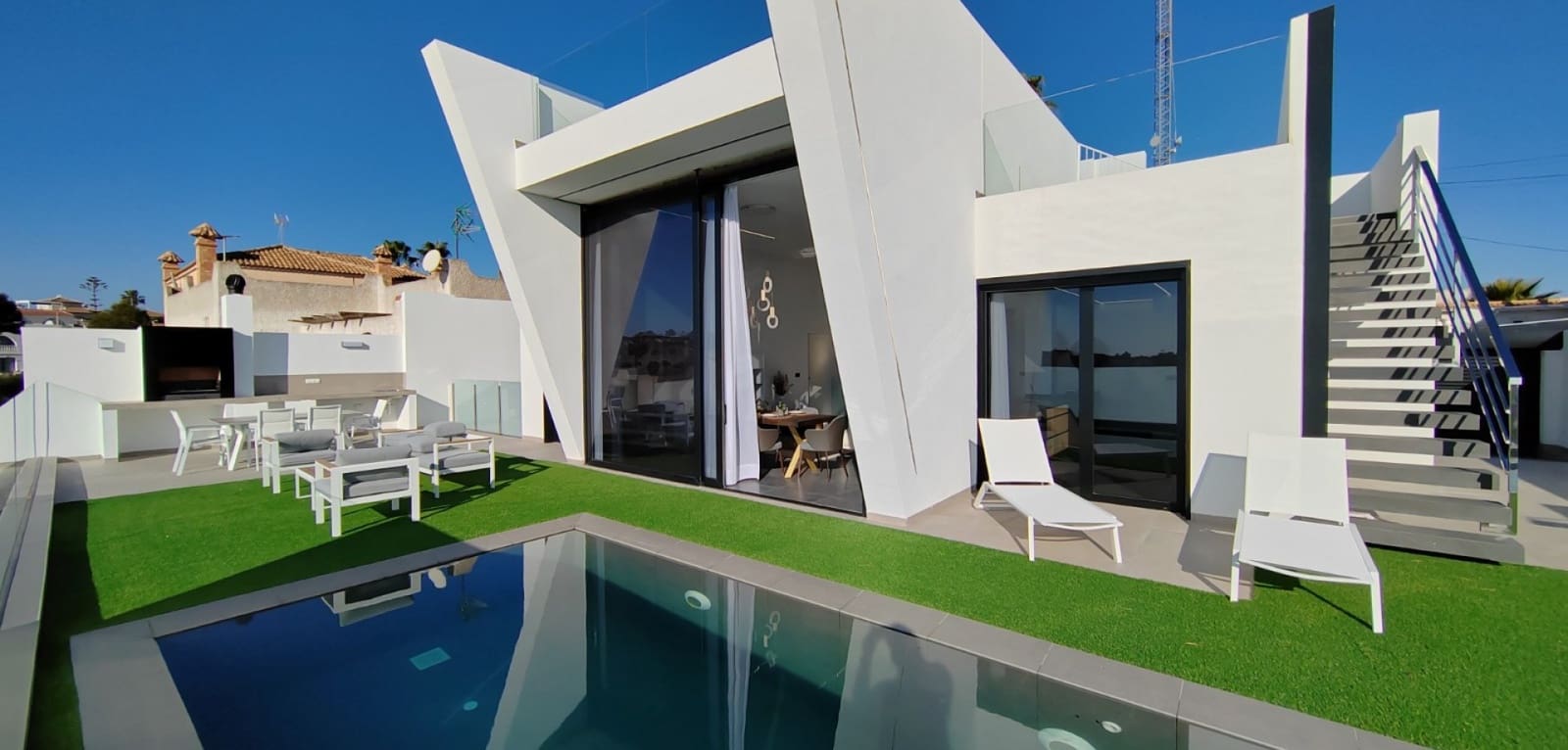 Chalet de 3 habitaciones en Torrevieja en venta - 750.000 € (Ref: 9826524)