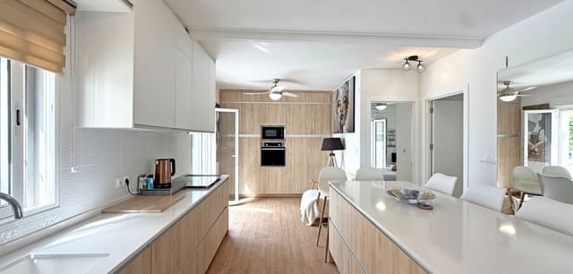 Chalet de 2 habitaciones en Villamartin, Orihuela en venta - 414.900 € (Ref: 9826525)