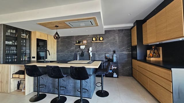 5 sypialnia Willa na sprzedaż w Algorfa z basenem garażem - 749 900 € (Ref: 9826529)