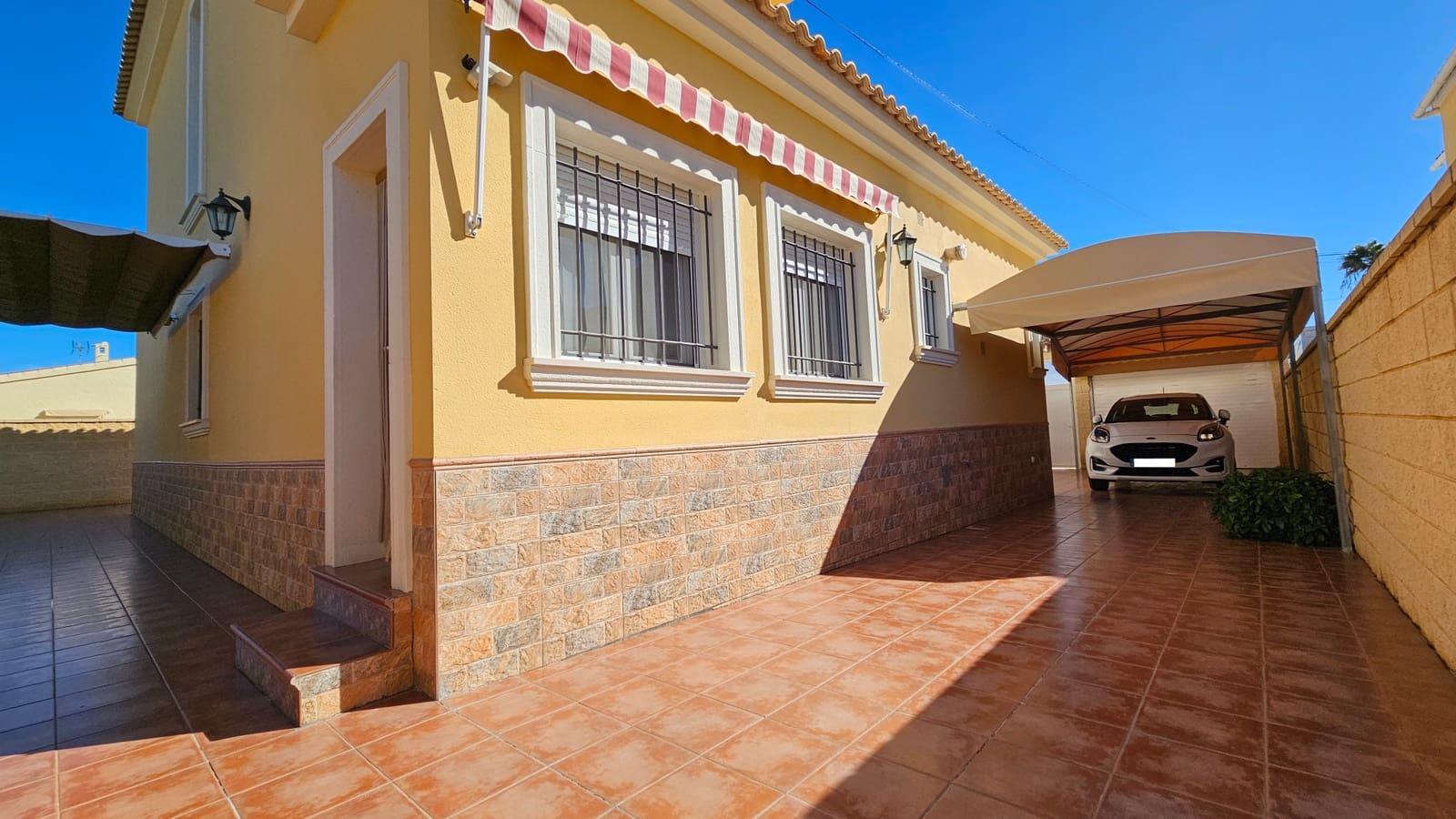 3 slaapkamer Villa te koop in La Marina met zwembad - € 399.000 (Ref: 9826530)