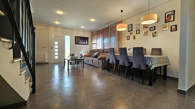 3 slaapkamer Villa te koop in La Marina, Elche / Elx met zwembad - € 399.000 (Ref: 9826530)