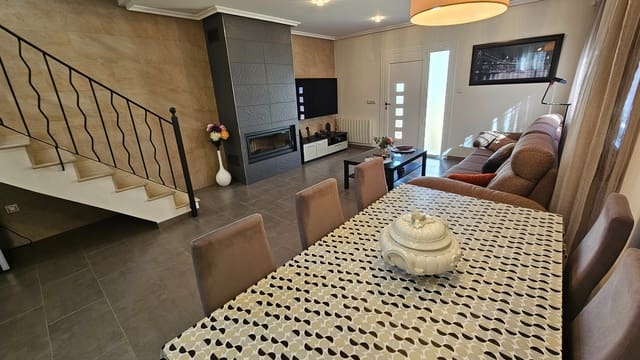 3 slaapkamer Villa te koop in La Marina, Elche / Elx met zwembad - € 399.000 (Ref: 9826530)