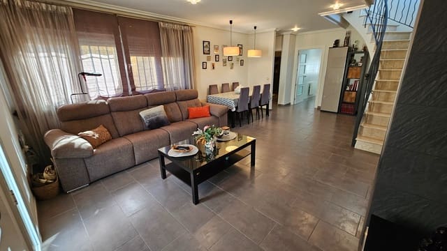3 slaapkamer Villa te koop in La Marina, Elche / Elx met zwembad - € 399.000 (Ref: 9826530)