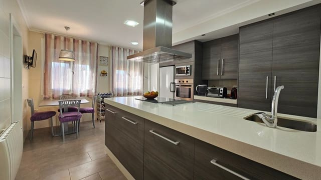 3 slaapkamer Villa te koop in La Marina, Elche / Elx met zwembad - € 399.000 (Ref: 9826530)