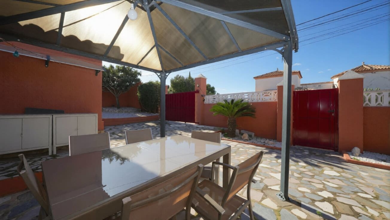 3 bedroom Villa for sale in Denia with pool - € 495,000 (Ref: 9826544)