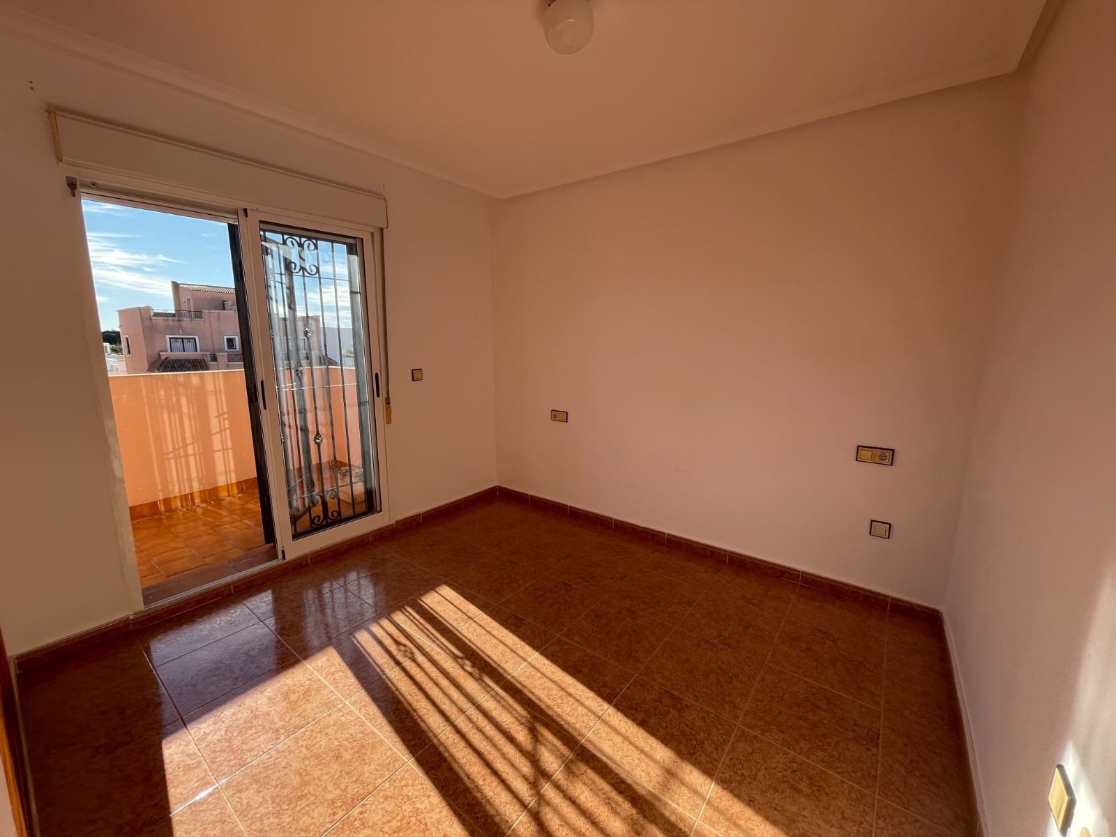 Pareado de 3 habitaciones en Los Montesinos en venta - 273.000 € (Ref: 9826561)