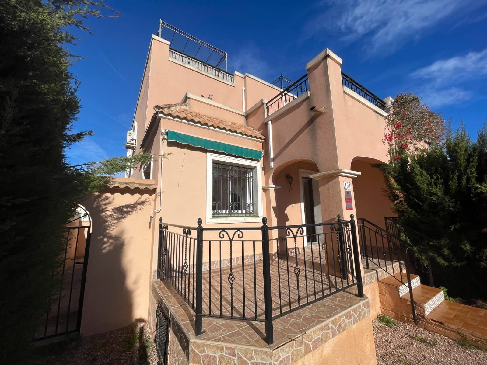 Pareado de 3 habitaciones en Los Montesinos en venta - 273.000 € (Ref: 9826561)