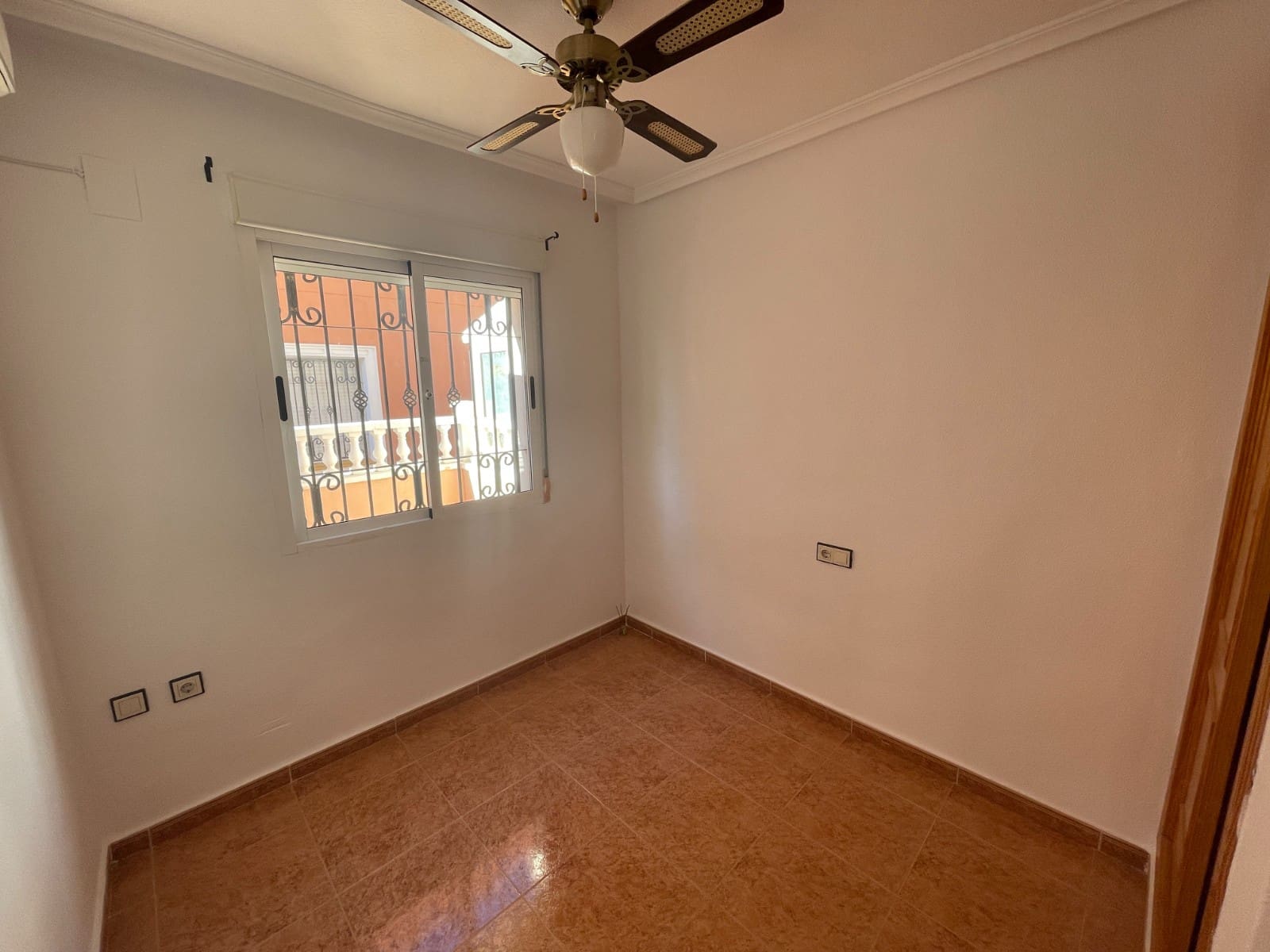 Pareado de 3 habitaciones en Los Montesinos en venta - 273.000 € (Ref: 9826561)