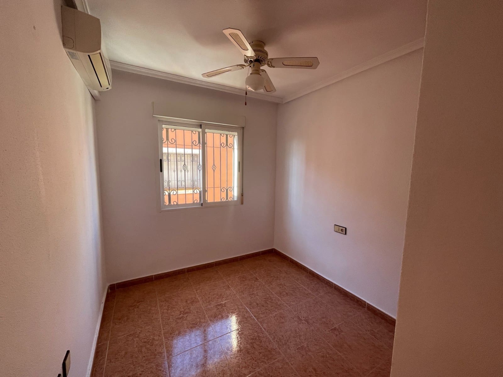 Pareado de 3 habitaciones en Los Montesinos en venta - 273.000 € (Ref: 9826561)