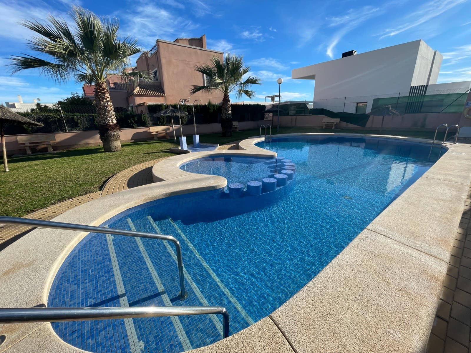 Pareado de 3 habitaciones en Los Montesinos en venta - 273.000 € (Ref: 9826561)